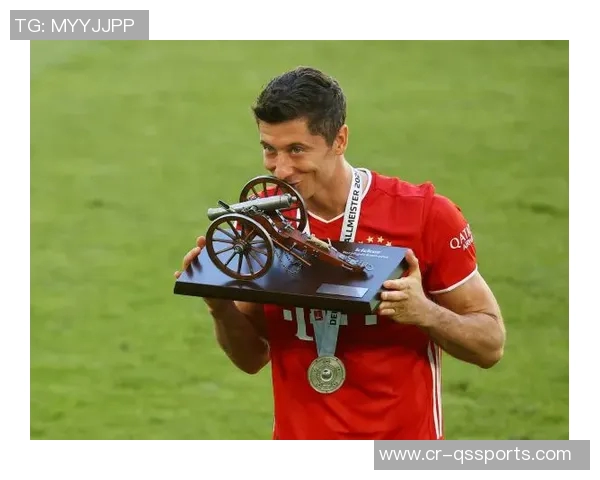 苏亚雷斯谈世界足坛9号球员：更喜欢小蜘蛛，不太喜欢劳塔罗